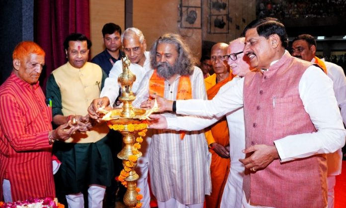 भोपाल : सीएम यादव ने श्रद्धेय अशोक सिंघल जी की जयंती के अवसर पर रवीन्द्र भवन में आयोजित भोपाल : सीएम यादव ने श्रद्धेय अशोक सिंघल जी की जयंती के अवसर पर रवीन्द्र भवन में आयोजित