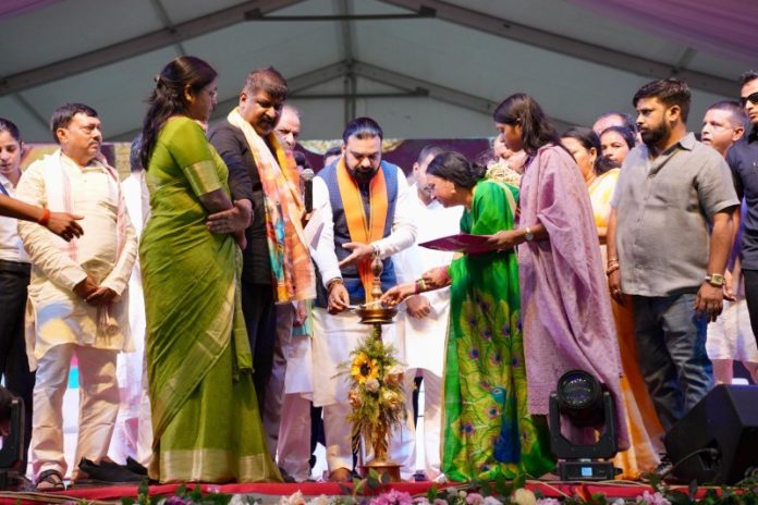 पटना : सीएम सम्राट चौधरी ने गांधी मैदान में आयोजित श्रीकृष्ण महोत्सव 4.0-2026 ‘कान्हा के रंग, उत्सव के संग’ कार्यक्रम का शुभारंभ किया