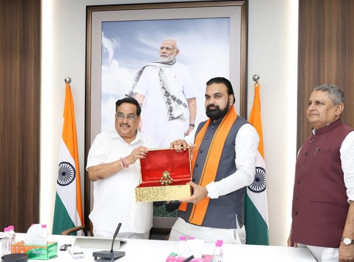 नई दिल्ली : बिहार के सीएम सम्राट चौधरी ने केंद्रीय जल शक्ति मंत्री सी.आर. पाटिल से मुलाकात की नई दिल्ली : बिहार के सीएम सम्राट चौधरी ने केंद्रीय जल शक्ति मंत्री सी.आर. पाटिल से मुलाकात की