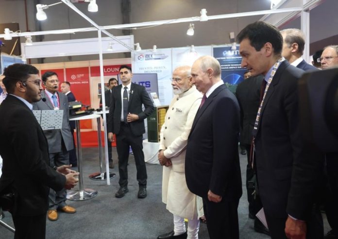 दिल्ली : पीएम मोदी ने रूस के राष्ट्रपति पुतिन के साथ ब्रिक्स समिट के दौरान इंटरनेशनल इंडस्ट्रियल ट्रेड फेयर 