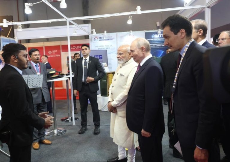 दिल्ली : पीएम मोदी ने रूस के राष्ट्रपति पुतिन के साथ ब्रिक्स समिट के दौरान इंटरनेशनल इंडस्ट्रियल ट्रेड फेयर “इनोप्रोम इंडिया” का दौरा किया