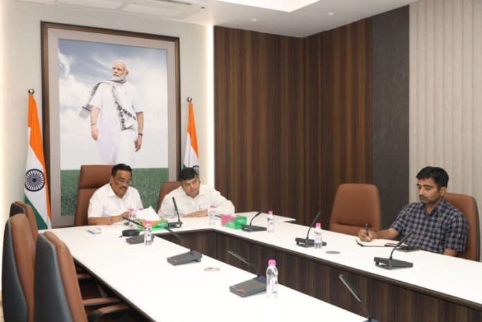 केंद्रीय मंत्री सीआर पाटिल ने एनआईएच रुड़की की टीम के साथ हिमालयी ग्लेशियरों और उन पर जलवायु परिवर्तन के प्रभावों को लेकर चर्चा की