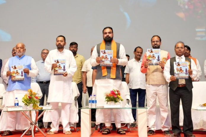 पटना : सीएम सम्राट चौधरी विकसित बिहार : नींव से निर्माण तक महामंथन सह लव-कुश प्रतिभा सम्मान समारोह में हुए शामिल पटना : सीएम सम्राट चौधरी विकसित बिहार : नींव से निर्माण तक महामंथन सह लव-कुश प्रतिभा सम्मान समारोह में हुए शामिल