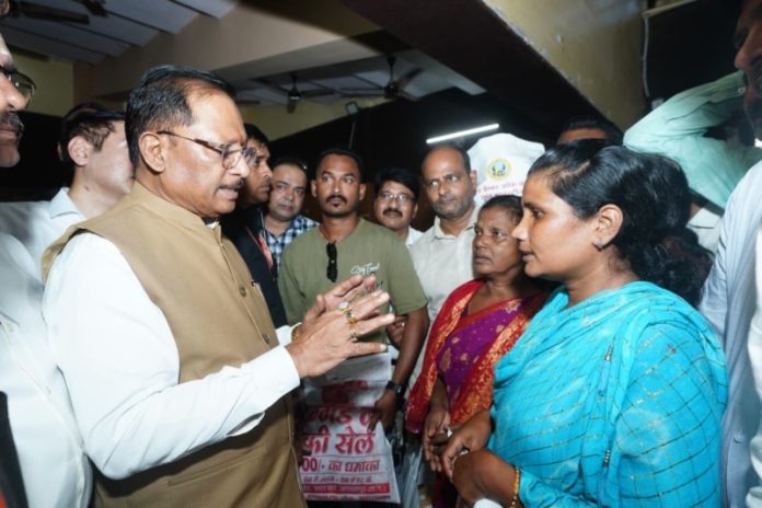 छत्तीसगढ़ : सीएम विष्णुदेव साय ने बस्तर जिले के बाढ़ प्रभावित क्षेत्रों का दौरा कर प्रभावित परिवारों से मुलाकात की छत्तीसगढ़ : सीएम विष्णुदेव साय ने बस्तर जिले के बाढ़ प्रभावित क्षेत्रों का दौरा कर प्रभावित परिवारों से मुलाकात की