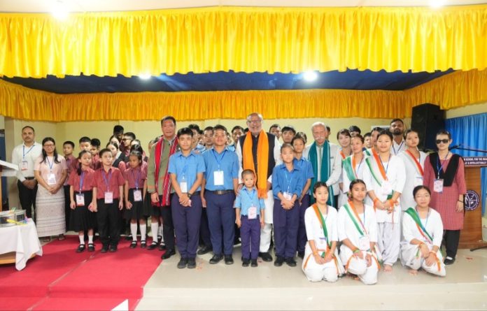 ईटानगर : उपराष्ट्रपति ने चिम्पू में स्थित 'डोनी-पोलो मिशन स्कूल फॉर द हियरिंग, विजुअली एंड इंटेलेक्चुअली इम्पेयर्ड' का दौरा किया