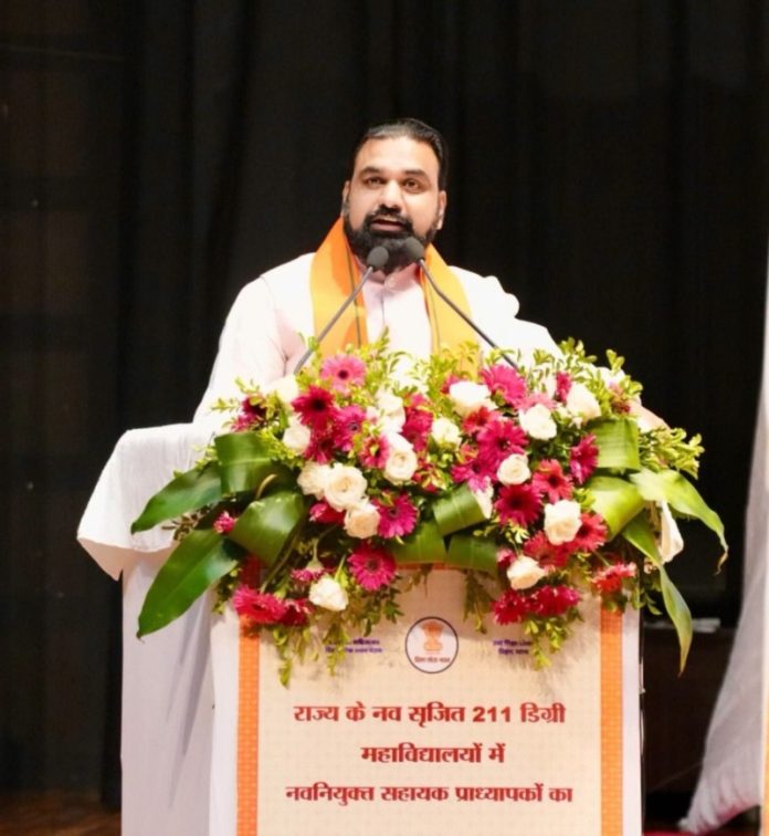 पटना : सीएम चौधरी ने राज्य के 211 डिग्री महाविद्यालयों में 2,451 नवनियुक्त सहायक प्राध्यापकों के उन्मुखीकरण कार्यक्रम का शुभारंभ किया पटना : सीएम चौधरी ने राज्य के 211 डिग्री महाविद्यालयों में 2,451 नवनियुक्त सहायक प्राध्यापकों के उन्मुखीकरण कार्यक्रम का शुभारंभ किया