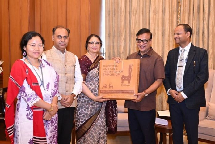 असम : सीएम डॉ. हिमंत बिस्वा सरमा से पावर फाइनेंस कॉर्पोरेशन लिमिटेड की सीएमडी परमिंदर चोपड़ा ने मुलाकात की