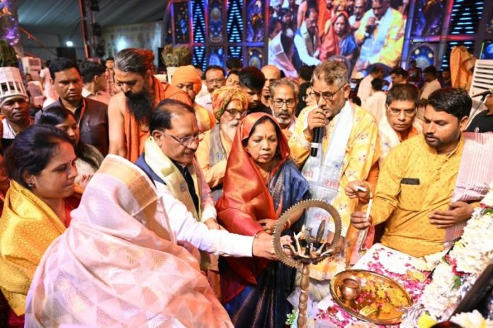 छत्तीसगढ़ : सीएम विष्णुदेव साय गुढ़ियारी के अवधपुरी मैदान में आयोजित विशाल दही हांडी कार्यक्रम में शामिल हुए छत्तीसगढ़ : सीएम विष्णुदेव साय गुढ़ियारी के अवधपुरी मैदान में आयोजित विशाल दही हांडी कार्यक्रम में शामिल हुए