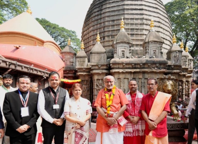 असम : उपराष्ट्रपति सीपी राधाकृष्णन ने गुवाहाटी में मां कामाख्या मंदिर के दर्शन किए और पूजा-अर्चना की