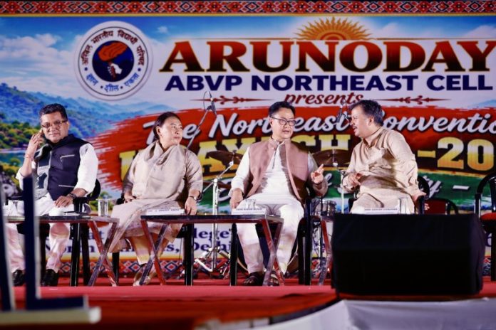 केंद्रीय मंत्री किरेन रिजिजू ने दिल्ली यूनिवर्सिटी के दौलत राम कॉलेज में आयोजित नॉर्थ-ईस्ट कन्वेंशन 