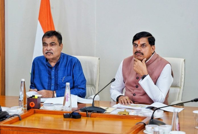 मप्र : सीएम यादव ने केंद्रीय मंत्री नितिन गडकरी के साथ बैठक में प्रदेश में NHAI से जुड़ी विभिन्न राजमार्ग परियोजनाओं की प्रगति की समीक्षा की