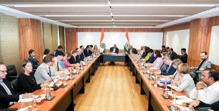 सेक्रेटरी (वेस्ट) सिबी जॉर्ज ने भारत की आतंकवाद-रोधी रणनीति पर ब्रीफिंग सेशन की अध्यक्षता की