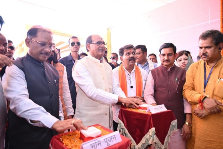 सक्ती : केंद्रीय मंत्री शिवराज सिंह एवं सीएम साय ने लगभग ₹122 करोड़ की 23 विकास योजनाओं का भूमिपूजन, 15 कार्यों का लोकार्पण किया