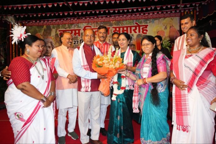 दिल्ली : सीएम रेखा गुप्ता ने केंद्रीय रक्षा राज्य मंत्री संजय सेठ द्वारा आयोजित ‘करम मिलन समारोह 2026’ में भाग लिया