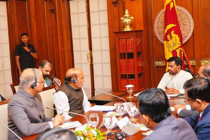 रक्षा मंत्री राजनाथ सिंह ने कोलंबो में श्रीलंका के राष्ट्रपति अनुरा कुमारा दिसानायके के साथ बैठक की