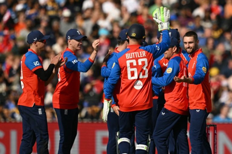ENG vs SL टी-20 सीरीज : इंग्लैंड ने 3-0 से जीती सीरीज, तीसरे टी-20 मैच में श्रीलंका को 8 विकेट से हराया