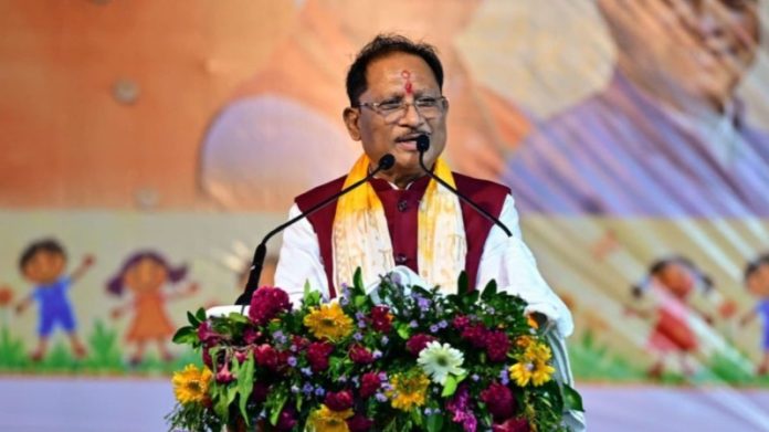 छत्तीसगढ़ : सीएम विष्णुदेव साय ने मुंगेली जिले के ग्राम मदकू में ₹68.96 करोड़ की लागत के 21 विकास कार्यों का लोकार्पण-शिलान्यास किया