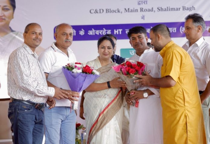 दिल्ली : सीएम रेखा गुप्ता ने शालीमार बाग में विकास के अहम कार्यों को नई गति दी और निवासियों को नई जन-सुविधाएँ समर्पित कीं