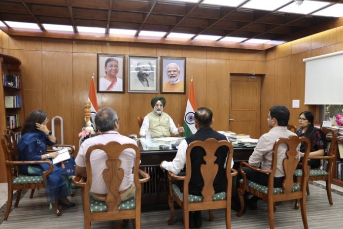 दिल्ली : उपराज्यपाल संधू ने एमसीडी कमिश्नर, पुलिस कमिश्नर और डीडीए के वाइस चेयरमैन से मुलाकात की