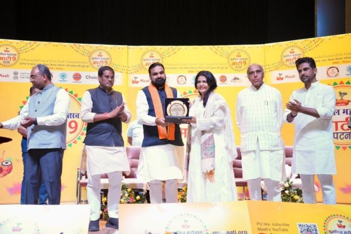 बिहार : सीएम सम्राट चौधरी पटना के ऊर्जा ऑडिटोरियम में माटी संस्था द्वारा आयोजित 9वें माटी-पूर्वांचल महोत्सव में हुए शामिल बिहार : सीएम सम्राट चौधरी पटना के ऊर्जा ऑडिटोरियम में माटी संस्था द्वारा आयोजित 9वें माटी-पूर्वांचल महोत्सव में हुए शामिल