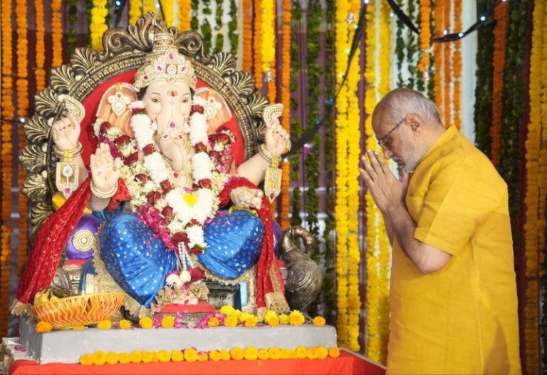 उपराष्ट्रपति सीपी राधाकृष्णन ने गणेश चतुर्थी के शुभ अवसर पर नई दिल्ली स्थित महाराष्ट्र सदन में पूजा-अर्चना की