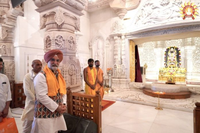 दिल्ली के उपराज्यपाल तरनजीत सिंह संधू ने अयोध्या में श्री राम जन्मभूमि मंदिर में रामलला के दर्शन किए दिल्ली के उपराज्यपाल तरनजीत सिंह संधू ने अयोध्या में श्री राम जन्मभूमि मंदिर में रामलला के दर्शन किए