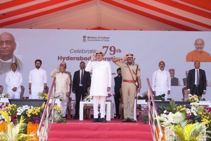 तेलंगाना : उपराष्ट्रपति सीपी राधाकृष्णन ने सिकंदराबाद में 79वें हैदराबाद मुक्ति दिवस समारोह में मुख्य अतिथि के रूप में हिस्सा लिया