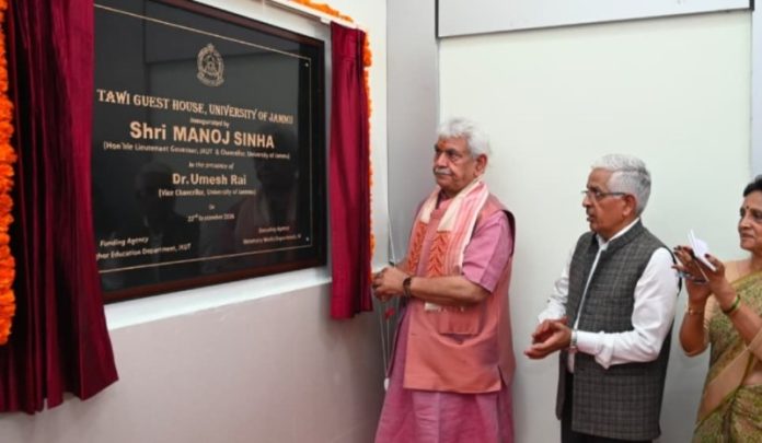 उपराज्यपाल सिन्हा ने जम्मू यूनिवर्सिटी में नई सुविधाओं, स्पोर्ट्स कॉम्प्लेक्स, शूटिंग रेंज, क्रिकेट स्टेडियम की लाइट्स-तवी गेस्ट हाउस का उद्घाटन किया