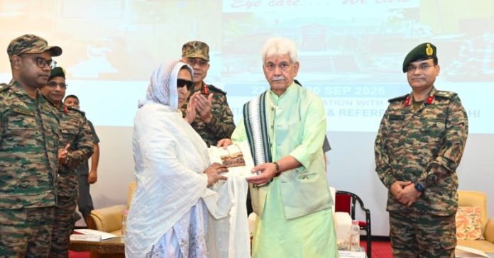 जम्मू-कश्मीर : उपराज्यपाल मनोज सिन्हा श्रीनगर में 'ऑपरेशन दृष्टि' के तहत 11वें मेगा आई सर्जिकल कैंप के समापन समारोह में हुए शामिल जम्मू-कश्मीर : उपराज्यपाल मनोज सिन्हा श्रीनगर में 'ऑपरेशन दृष्टि' के तहत 11वें मेगा आई सर्जिकल कैंप के समापन समारोह में हुए शामिल