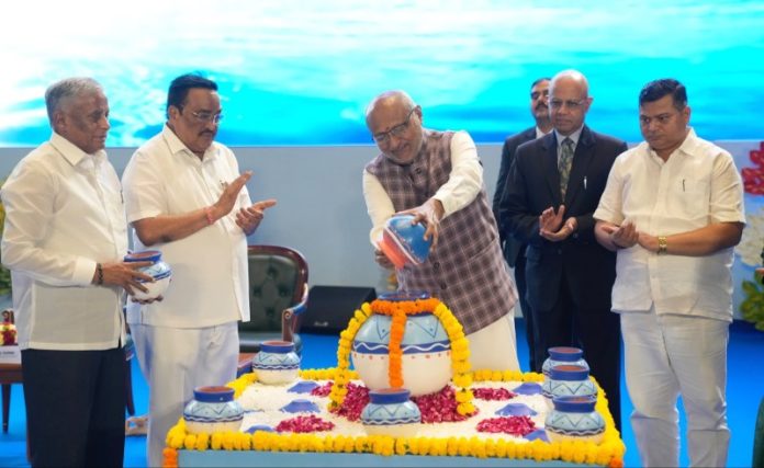 नई दिल्ली : उपराष्ट्रपति सीपी राधाकृष्णन ने भारत मंडपम में '9वें इंडिया इंटरनेशनल वॉटर वीक 2026' का उद्घाटन किया