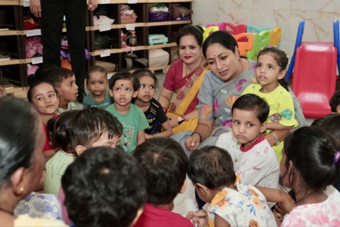 दिल्ली : सीएम रेखा गुप्ता ने सराय काले खां स्थित एमसीडी प्राइमरी को-एड स्कूल के आंगनवाड़ी केंद्र का दौरा किया दिल्ली : सीएम रेखा गुप्ता ने सराय काले खां स्थित एमसीडी प्राइमरी को-एड स्कूल के आंगनवाड़ी केंद्र का दौरा किया