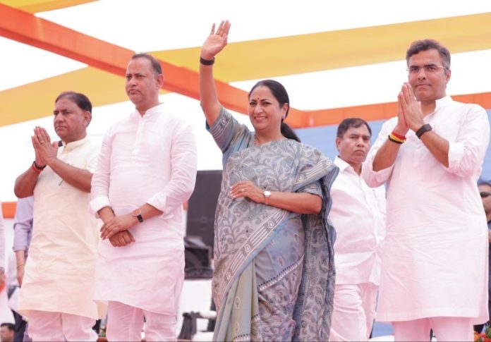 दिल्ली : सीएम रेखा गुप्ता ने किराड़ी, बवाना, मुंडका, नरेला और नांगलोई जाट की अनधिकृत कॉलोनियों में 53 विकास कार्यों का शिलान्यास किया दिल्ली : सीएम रेखा गुप्ता ने किराड़ी, बवाना, मुंडका, नरेला और नांगलोई जाट की अनधिकृत कॉलोनियों में 53 विकास कार्यों का शिलान्यास किया
