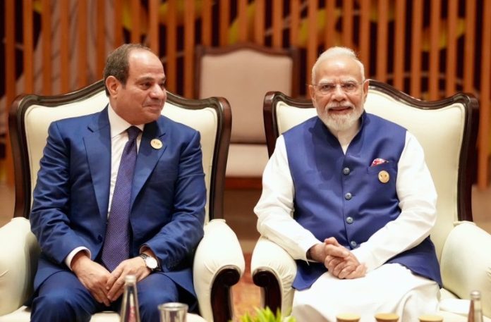 नई दिल्ली : पीएम मोदी ने 18वें ब्रिक्स शिखर सम्मेलन के दौरान मिस्र के राष्ट्रपति अब्देल फतह अल-सिसी से मुलाकात की