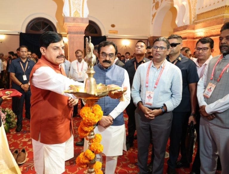 भोपाल : सीएम डॉ. मोहन यादव ने कुशाभाऊ ठाकरे सभागार में आयोजित ‘राज्य स्तरीय अभियंता दिवस समारोह’ का शुभारंभ किया