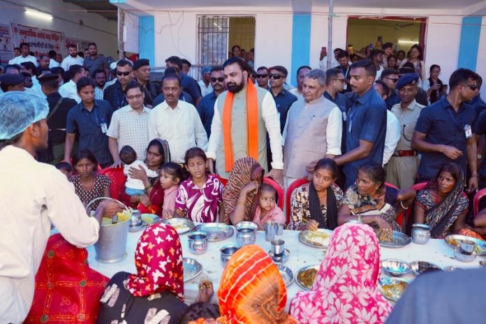 बिहार : सीएम सम्राट चौधरी ने वैशाली एवं सारण के बाढ़ प्रभावित क्षेत्रों का दौरा कर हाजीपुर एवं सोनपुर के राहत शिविरों का निरीक्षण किया