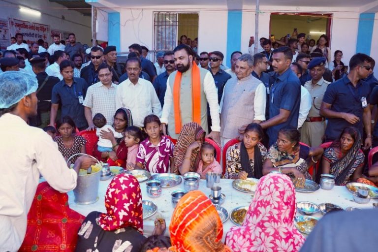 बिहार : सीएम चौधरी ने वैशाली एवं सारण के बाढ़ प्रभावित क्षेत्रों का दौरा कर हाजीपुर एवं सोनपुर के राहत शिविरों का निरीक्षण किया
