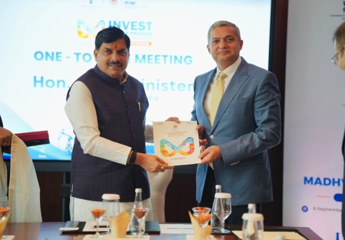 मध्य प्रदेश के सीएम डॉ. मोहन यादव ने दुबई प्रवास के दौरान डीपी वर्ल्ड के सीईओ रिजवान सूमार के साथ बैठक की