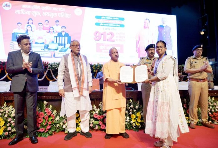 लखनऊ : सीएम योगी ने यूपी पुलिस भर्ती एवं प्रोन्नति बोर्ड द्वारा लिपिक संवर्ग सीधी भर्ती-2023 के अंतर्गत चयनित 912 अभ्यर्थियों को नियुक्ति-पत्र वितरित किए