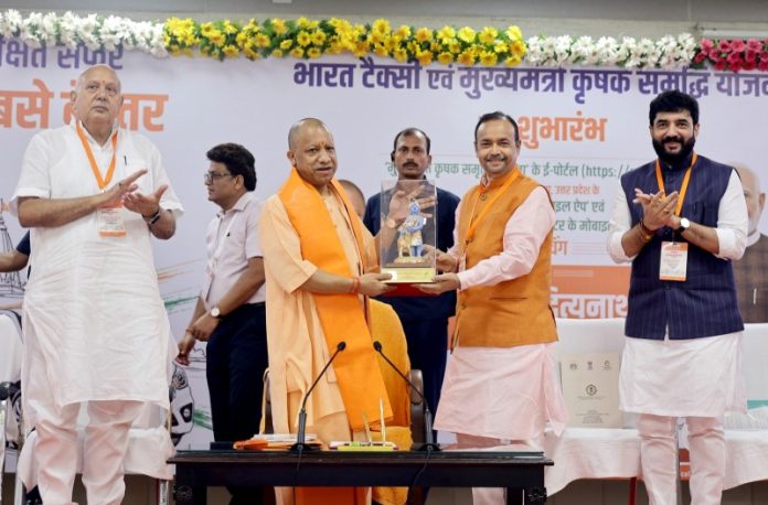 लखनऊ : सीएम योगी 'भारत टैक्सी' एवं 'मुख्यमंत्री कृषक समृद्धि योजना' के शुभारंभ कार्यक्रम में हुए शामिल लखनऊ : सीएम योगी 'भारत टैक्सी' एवं 'मुख्यमंत्री कृषक समृद्धि योजना' के शुभारंभ कार्यक्रम में हुए शामिल