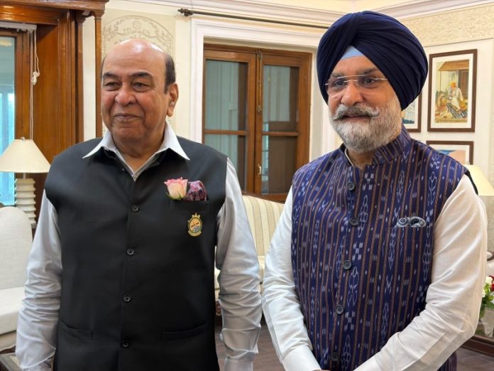 पटना : दिल्ली के उपराज्यपाल संधू ने लोक भवन में बिहार के राज्यपाल लेफ्टिनेंट जनरल सैयद अता हसनैन (सेवानिवृत्त) से मुलाकात की