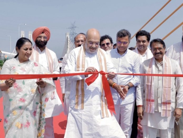 दिल्ली : केंद्रीय गृह मंत्री अमित शाह ने बारापुला एलिवेटेड रोड फेज-III और मुकरबा चौक अंडरपास का उद्घाटन किया