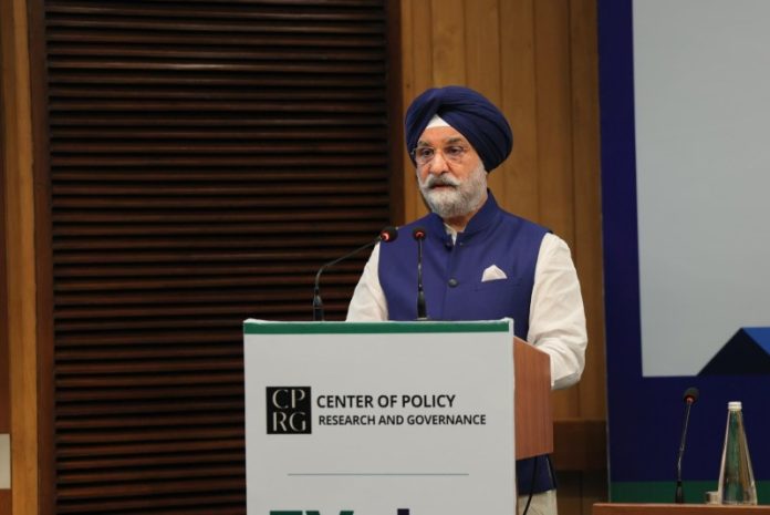 दिल्ली : उपराज्यपाल संधू ने इंडिया हैबिटैट सेंटर में सीपीआरजी द्वारा आयोजित 'इवॉल्व कॉन्क्लेव ऑन इलेक्ट्रिक मोबिलिटी' का किया उद्घाटन