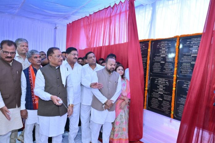 छत्तीसगढ़ : सीएम विष्णुदेव साय ने बेमेतरा जिले में 183 करोड़ रुपए से अधिक के विभिन्न विकास कार्यों का लोकार्पण एवं भूमिपूजन किया