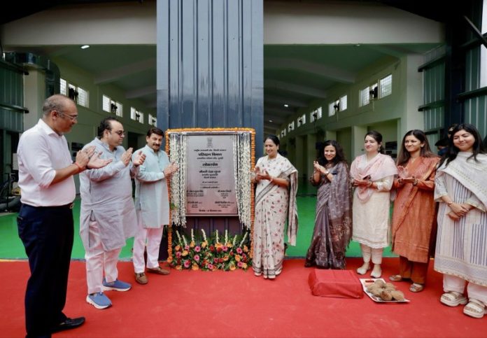 दिल्ली : सीएम रेखा गुप्ता ने बुराड़ी में प्रतिवर्ष 90,000 वाहनों की फिटनेस टेस्टिंग क्षमता वाले अत्याधुनिक ऑटोमेटेड टेस्टिंग स्टेशन का किया उद्घाटन