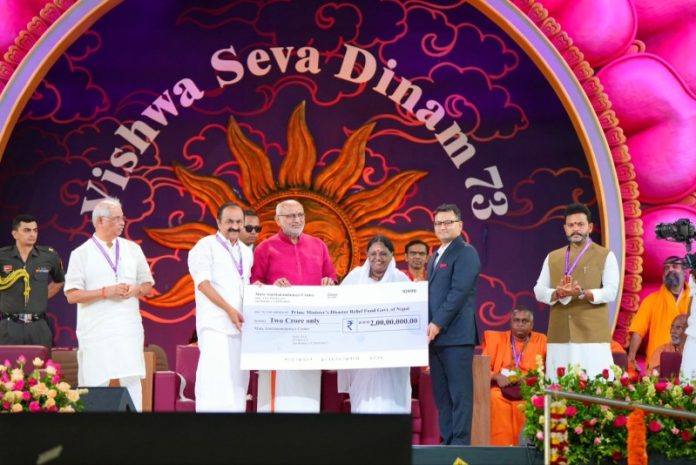 कोल्लम : उपराष्ट्रपति राधाकृष्णन ने अमृतापुरी में 'विश्व सेवा दिनम' समारोह के दौरान माता अमृतानंदमयी मठ की कई मानवीय पहलों की शुरुआत की