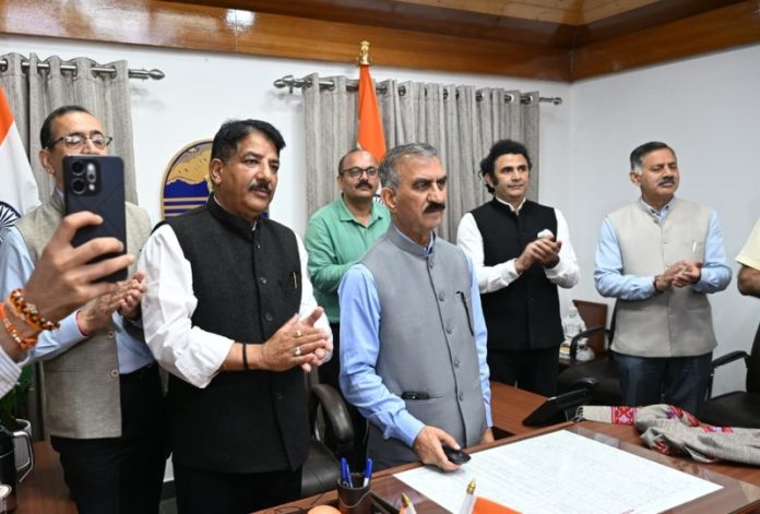 हिमाचल प्रदेश के सीएम सुक्खू ने शिमला के मॉल रोड स्थित ‘सहकार सदन’ के नवीनीकरण कार्य का वर्चुअल माध्यम से शिलान्यास किया