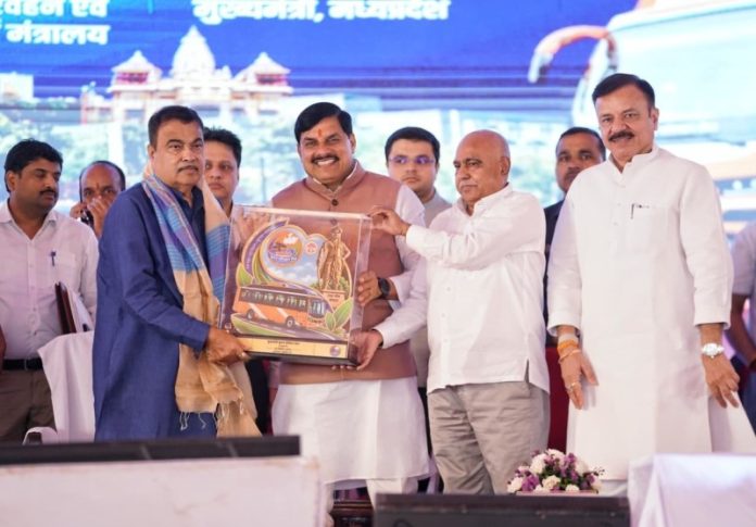 भोपाल : सीएम यादव एवं केंद्रीय मंत्री गडकरी ने ‘मुख्यमंत्री सुगम परिवहन सेवा’ एवं पीएम ई-बस सेवा का शुभारंभ किया