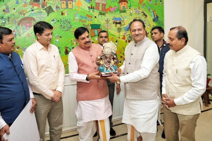 भोपाल : सीएम यादव ने मध्यप्रदेश जन अभियान परिषद एवं नर्मदा समग्र द्वारा संचालित ‘माटी गणेश-सिद्ध गणेश’ अभियान का शुभारंभ किया