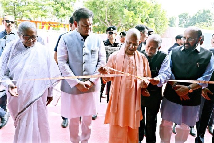 उप्र : सीएम योगी ने लखनऊ में आयोजित 5वें गोमती पुस्तक महोत्सव का शुभारंभ किया