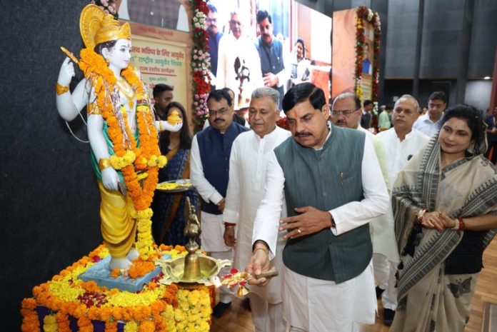 भोपाल : सीएम यादव ने पं. खुशीलाल शर्मा शासकीय स्वशासी आयुर्वेद महाविद्यालय एवं संस्थान में आयोजित ‘राज्य स्तरीय कार्यक्रम’ का शुभारंभ किया